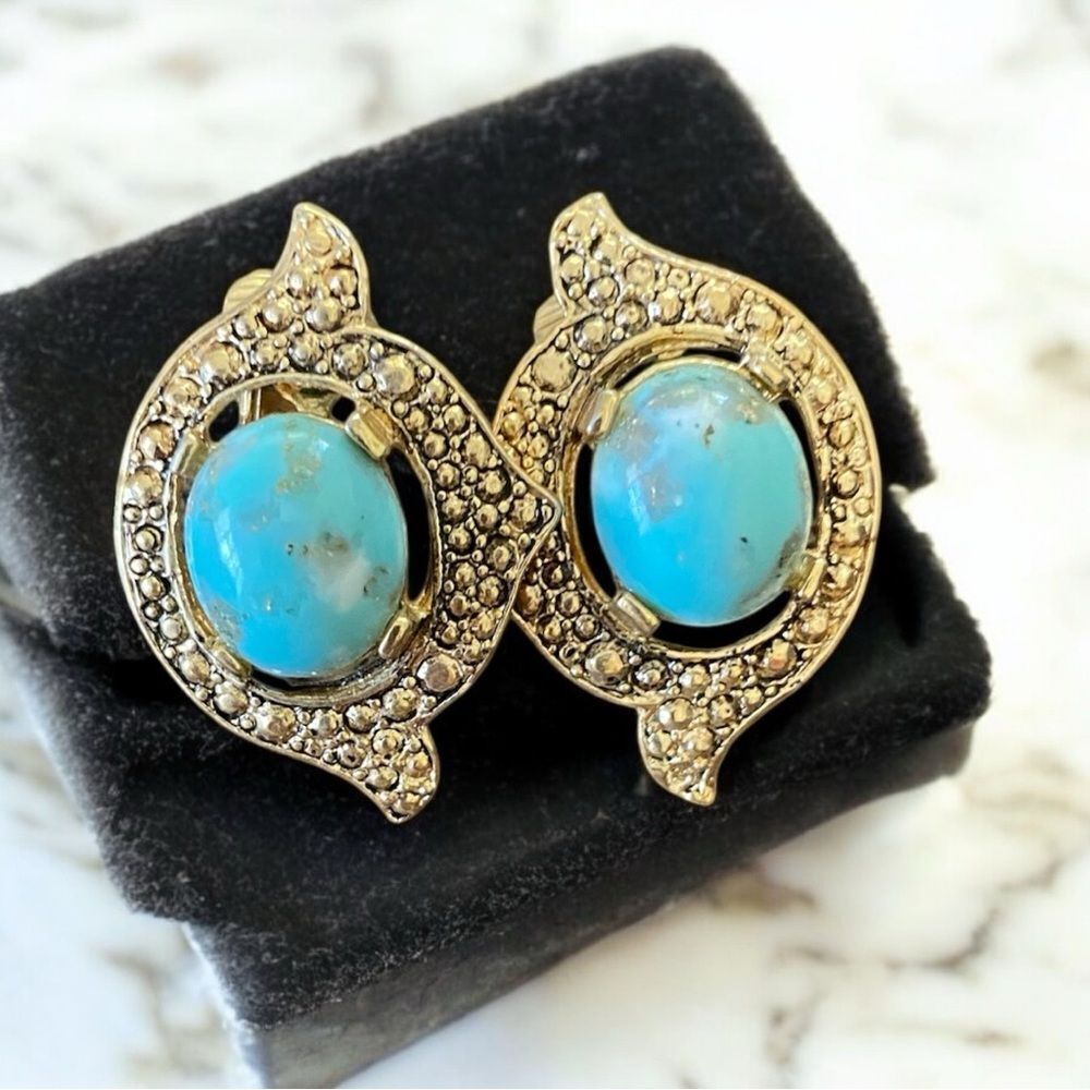 Vintage Sarah Coventry Elegant Gold and Blue Stone Earrings.